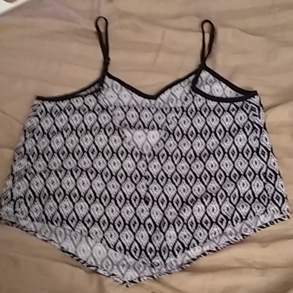 ⭐Buy 2 get 1 free⭐CUTE!! flair adjustable tank crop top - Picture 4 of 5